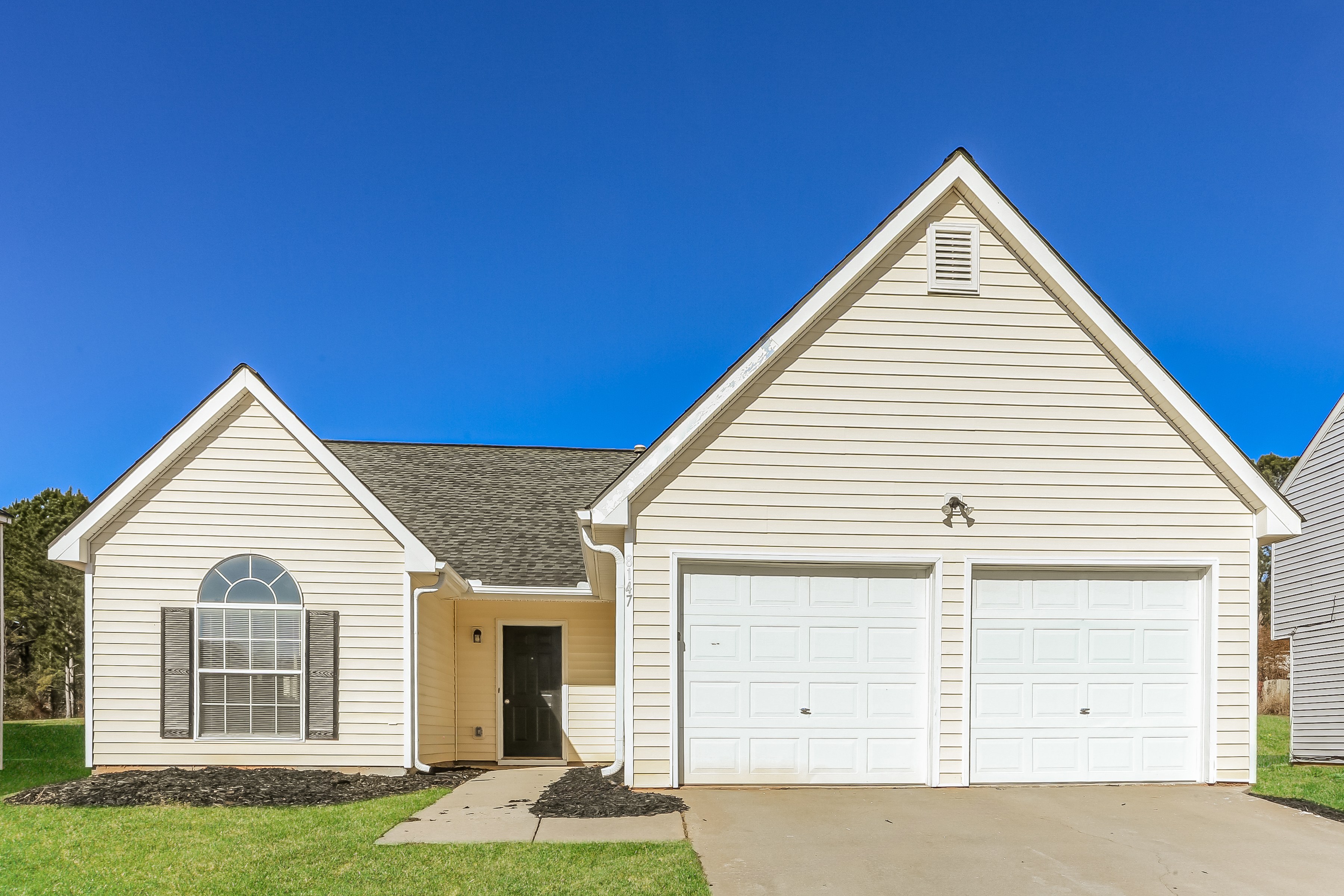 8147 MOUNTAIN PASS RIVERDALE, GA 30274